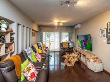 3 Bedroom Flat & Apartment