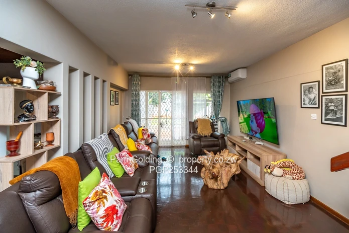 Charming 3 Bedroom Duplex Townhouse in Avondale  (Sole Mandate)