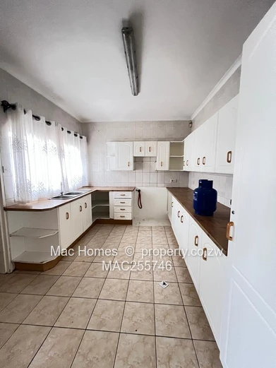 3-Bedroom Villa For Sale – Coronation Avenue