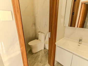 4 Bedroom Flat & Apartment