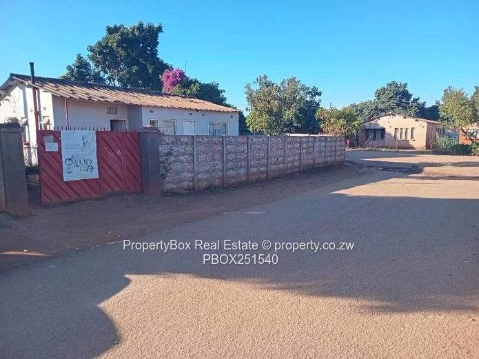 Kuwadzana 1 House for sale!