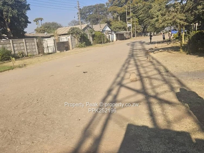 Glen Norah Main Road 2-Bed Home — Walled Yard, Good ZESA