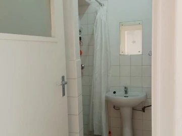 2 Bedroom Flat & Apartment