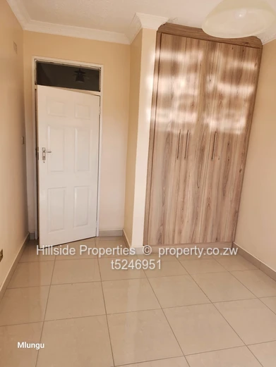 Manresa 6 bed house to Let 