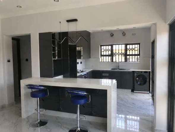 3 Bedroom Flat & Apartment