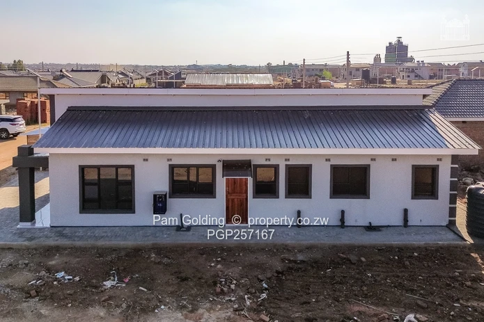 Move in ready 3-Bed Home in Rainham Park Gated Community