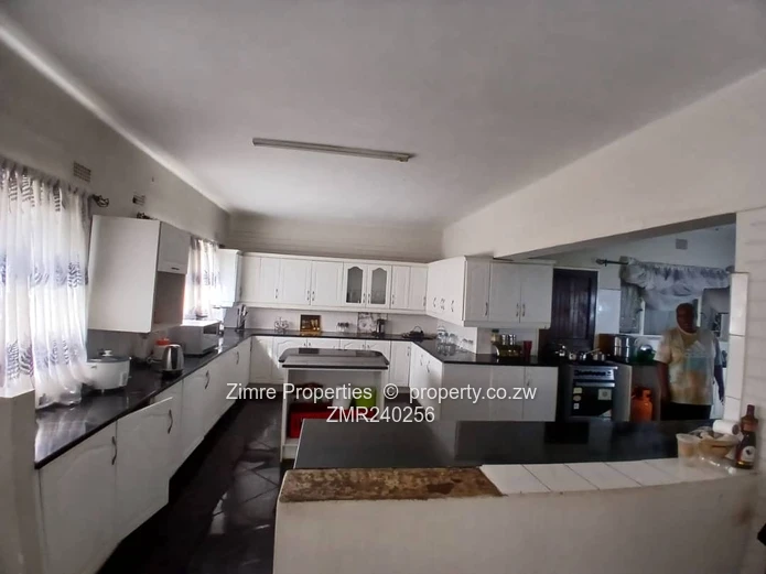 INVESTMENT OPPORTUNITY , close to Samora Machel & Glenara