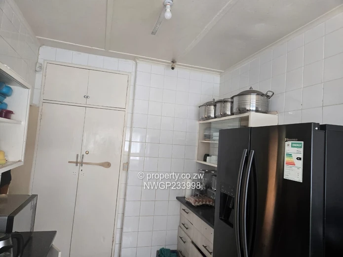 Montrose, Bulawayo South — 3-Bed House on 1600m² with Pool & Borehole