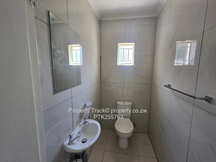 Neat house to let immediately available 