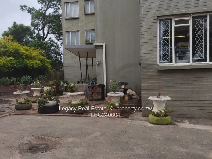 Contemporary 3 Bedroom Flat With Lounge And Kitchen – Northern Heights