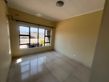 3 Bedroom Flat & Apartment