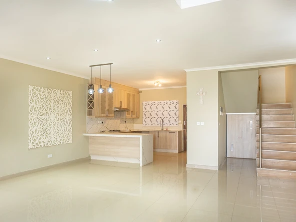 3 Bedroom Flat & Apartment