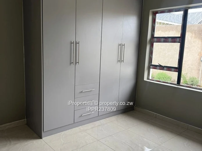 Modern 3-Bed, 2-Bath Cottage in Arlington, Harare South