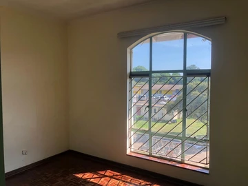 2 Bedroom Flat & Apartment