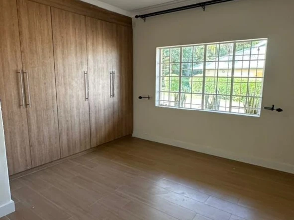 3 Bedroom Flat & Apartment