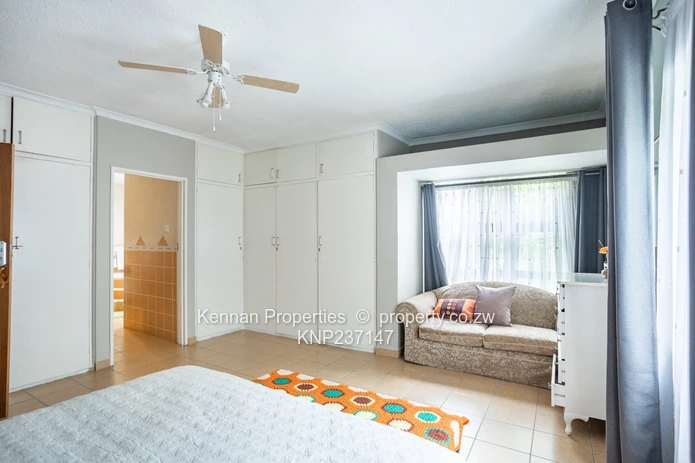 Executive 5 bedroom home with 3 bed cottage in prime area (Sole Mandate)