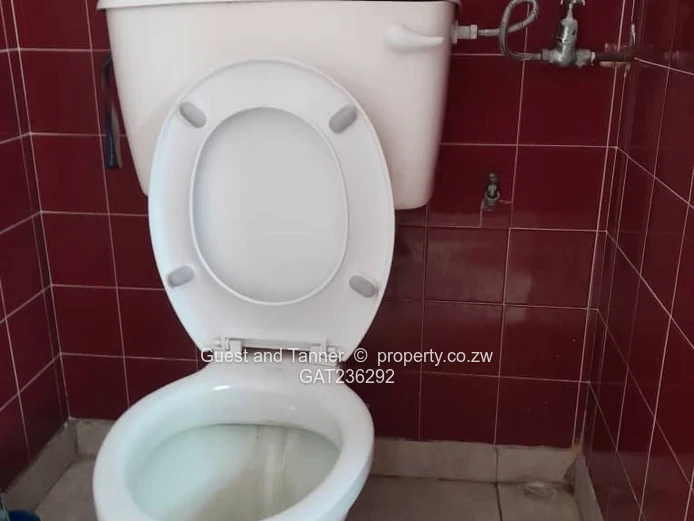 Ground Floor 3-BR Flat for Sale at Chelmscote, Bainnes Ave – Borehole, Garden & Sectional Titles