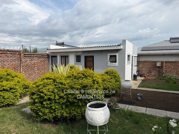 Arlington private gated community 3 beds main en-suite with cottage