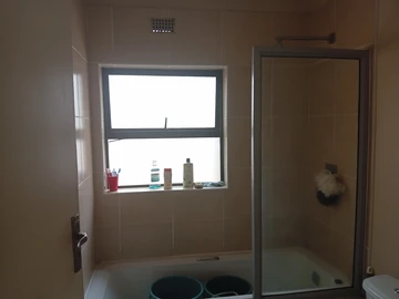 2 Bedroom Flat & Apartment