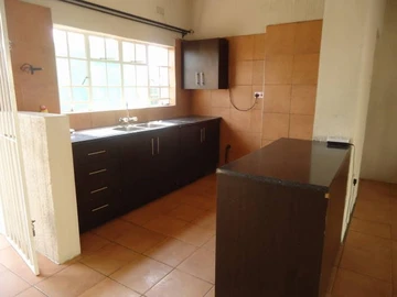 2 Bedroom Flat & Apartment