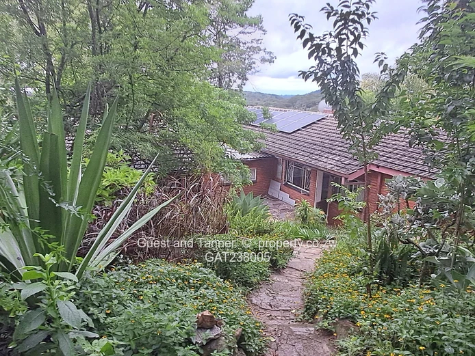 Luxury Glen Lorne House for Sale – 5 Bedrooms, Spa, Solar, Borehole & 7,000 sqm Stand