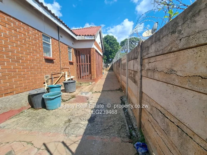 Dzivarasekwa Gunhill Family Home with ensuite & borehole