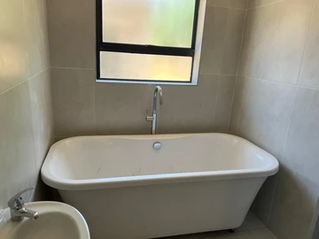 3 Bedroom Flat & Apartment