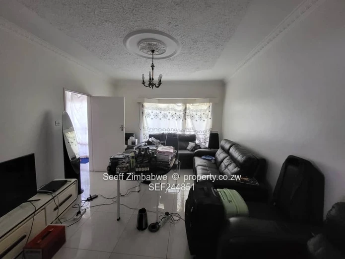 Sunlit Double-Storey 3-Bed Garden Flat in Avenues