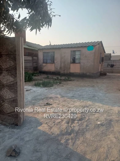 Glen Norah 2-Bed House on 200m² — Walled Yard