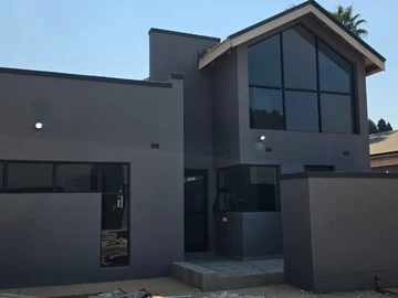3 Bedroom Flat & Apartment