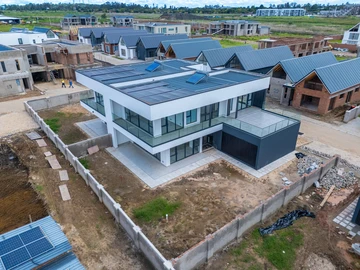 4 Bedroom Flat & Apartment