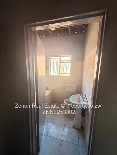 Ruwa Chipukutu Park. 5 Bedroomed House. $140K , 806sqm.deeds