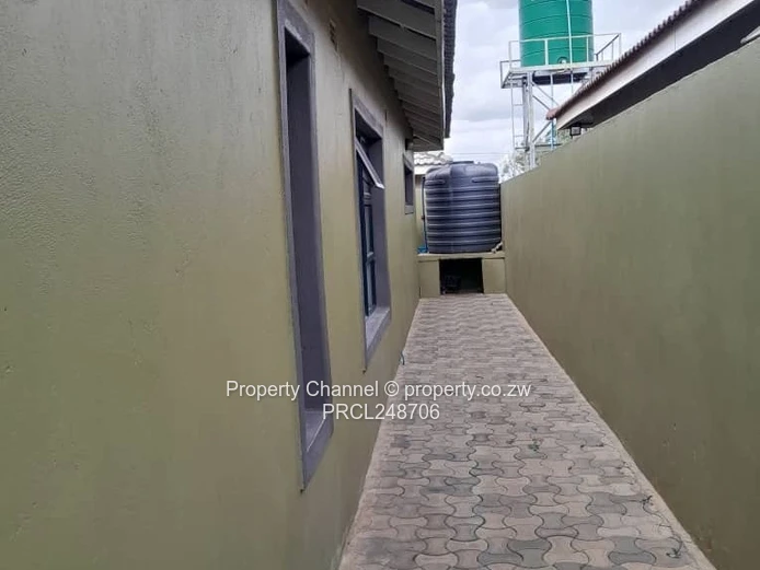 Stylish 3-Bed Aspindale Park Home — Paved Courtyard 