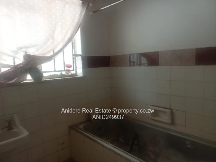 Greendale 4-Bed Home on 4395m² 