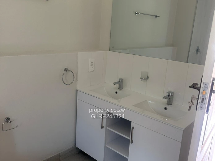 Spacious 2-Bed Apartment in Vainona — Modern Kitchen & Borehole (Sole Mandate)