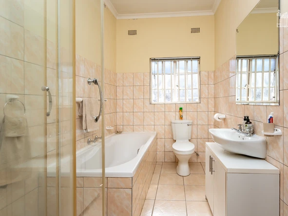 3 Bedroom Flat & Apartment