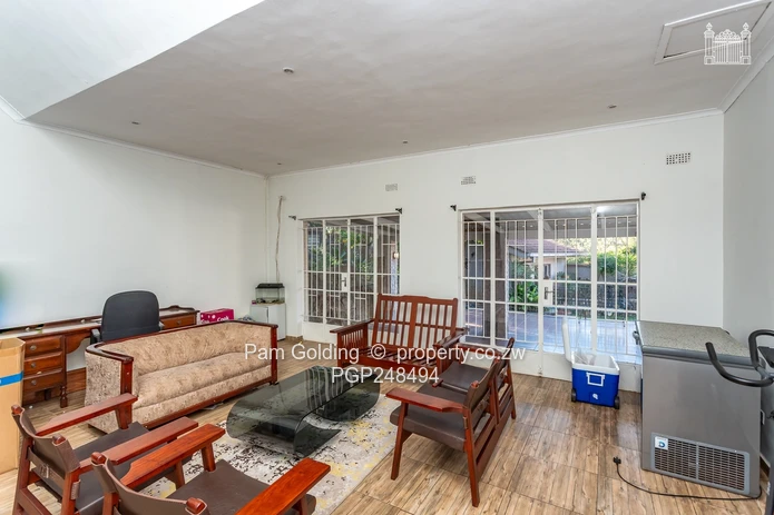 6 Bedroom House With Excellent Water (Sole Mandate)