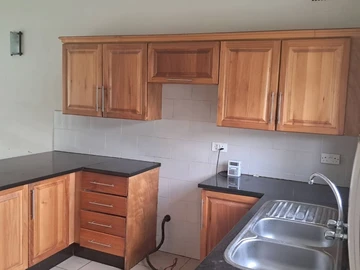 2 Bedroom Flat & Apartment