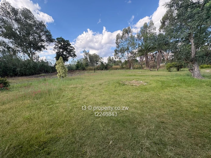 Hatfield 3-Bed Home on 4,865m² — Borehole & Big Yard
