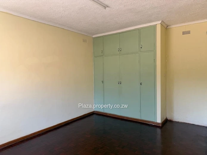 Hillside 4-Bed Home on 1,237 m²  (Sole Mandate)