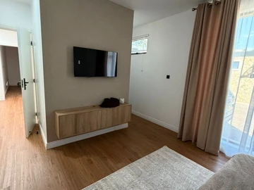 4 Bedroom Flat & Apartment