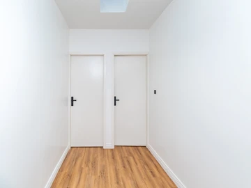 4 Bedroom Flat & Apartment