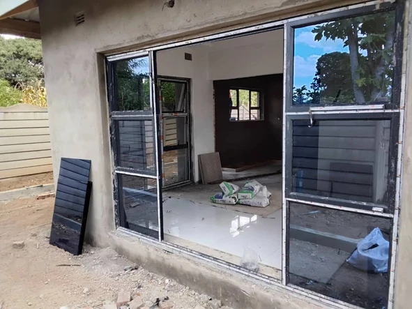 4 Bedroom Flat & Apartment