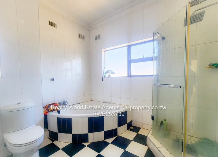 Helensvale Family Home for Sale