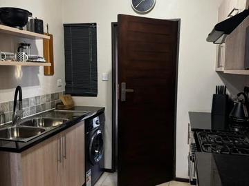 2 Bedroom Flat & Apartment