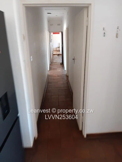 Vainona: 3-Bed Home on 4000m² with Pool & Borehole