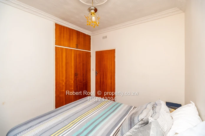 Neat 4 bed family home in Kambanji with stunning views!