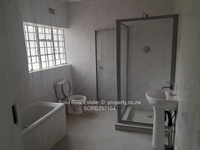 Tiled 3-Bed Townhouse Westgate - En Suite & Water Tank