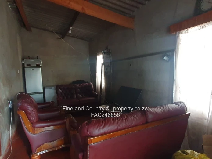 Four bedroom house for sale-Cowdray Park, Bulawayo