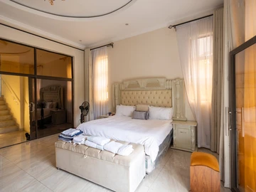 7 Bedroom House